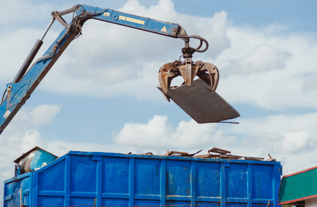 crane loading scrap grabber old metal at industria 2023 11 27 04 59 13 utc scaled 1 crane loading scrap grabber old metal at industria 2023 11 27 04 59 13 utc scaled 1