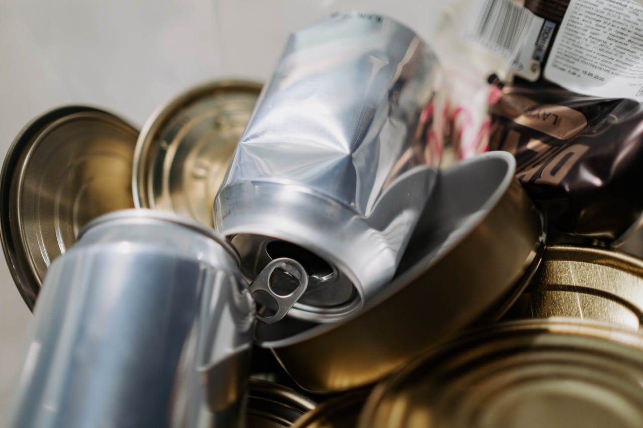 Services-01 A detailed look at mixed recyclable tin and aluminum cans for waste sorting and recycling.